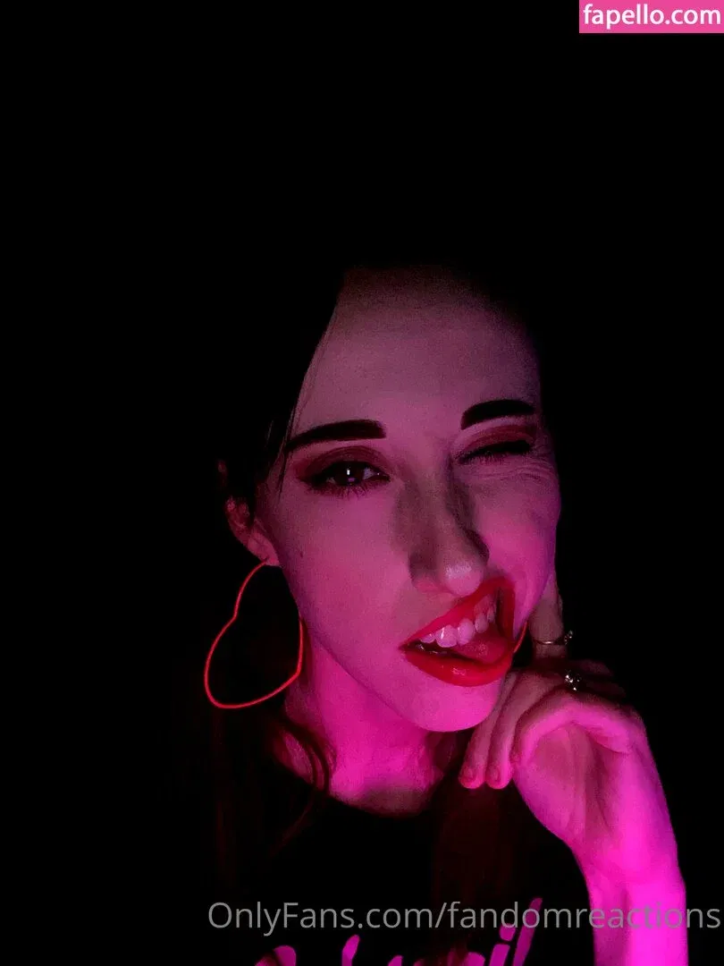FandomReactions / fandomreactgirls Onlyfans Photo Gallery 