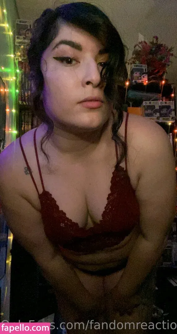FandomReactions / fandomreactgirls Onlyfans Photo Gallery 