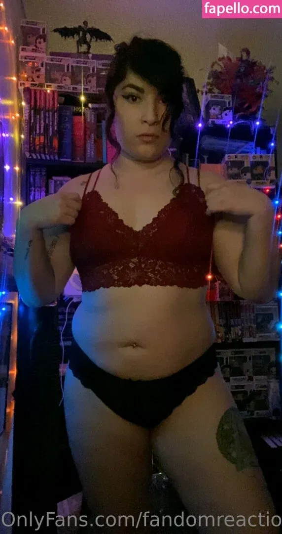 FandomReactions / fandomreactgirls Onlyfans Photo Gallery 