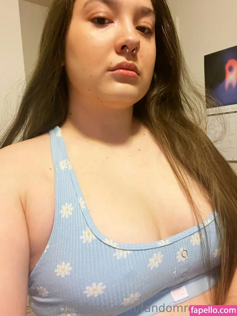 FandomReactions / fandomreactgirls Onlyfans Photo Gallery 