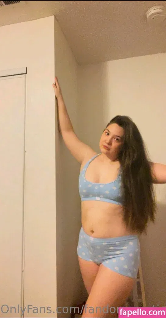 FandomReactions / fandomreactgirls Onlyfans Photo Gallery 