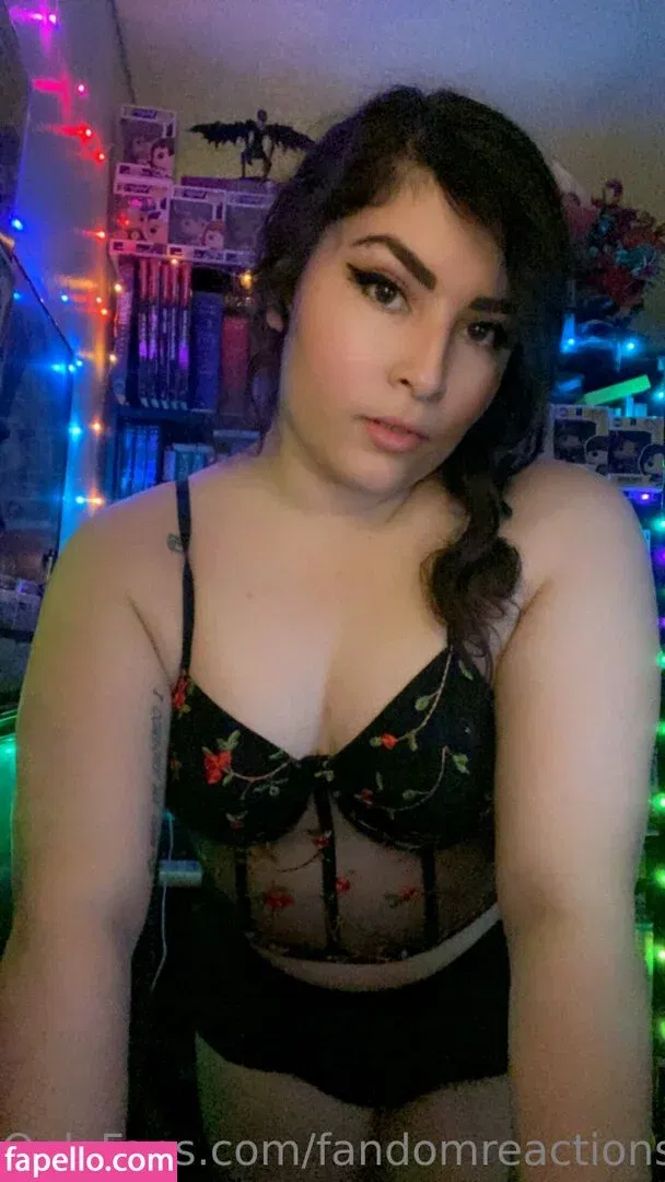 FandomReactions / fandomreactgirls Onlyfans Photo Gallery 