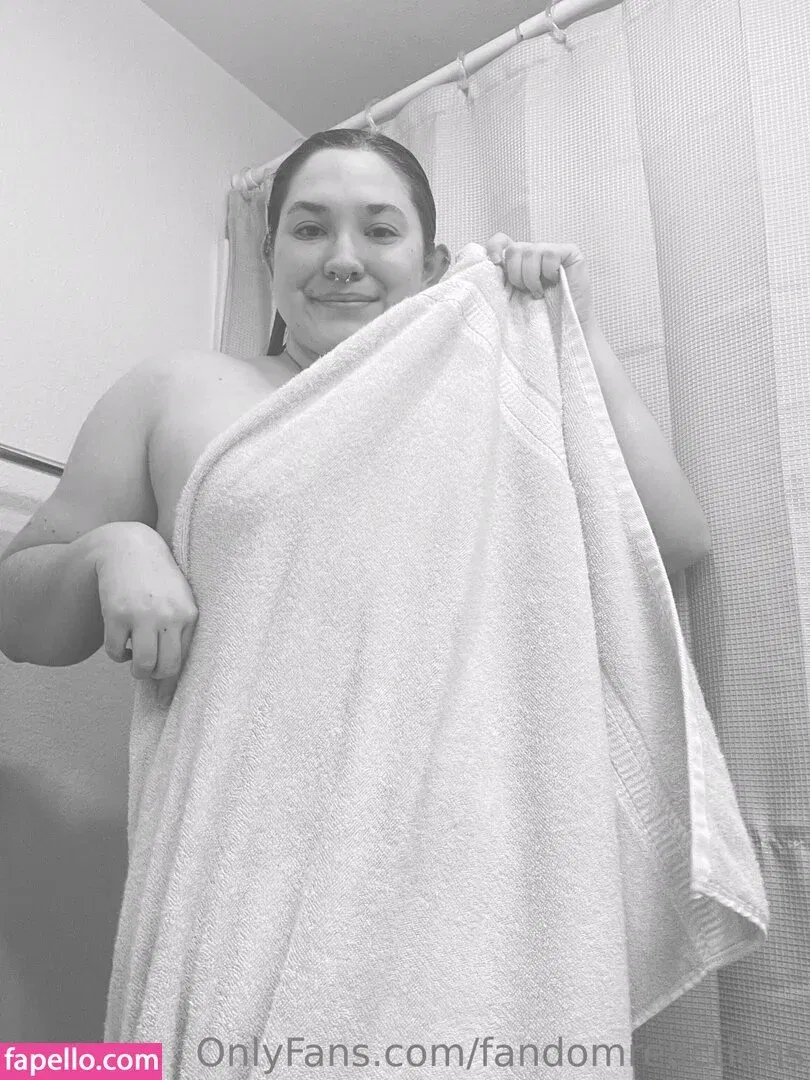 FandomReactions / fandomreactgirls Onlyfans Photo Gallery 