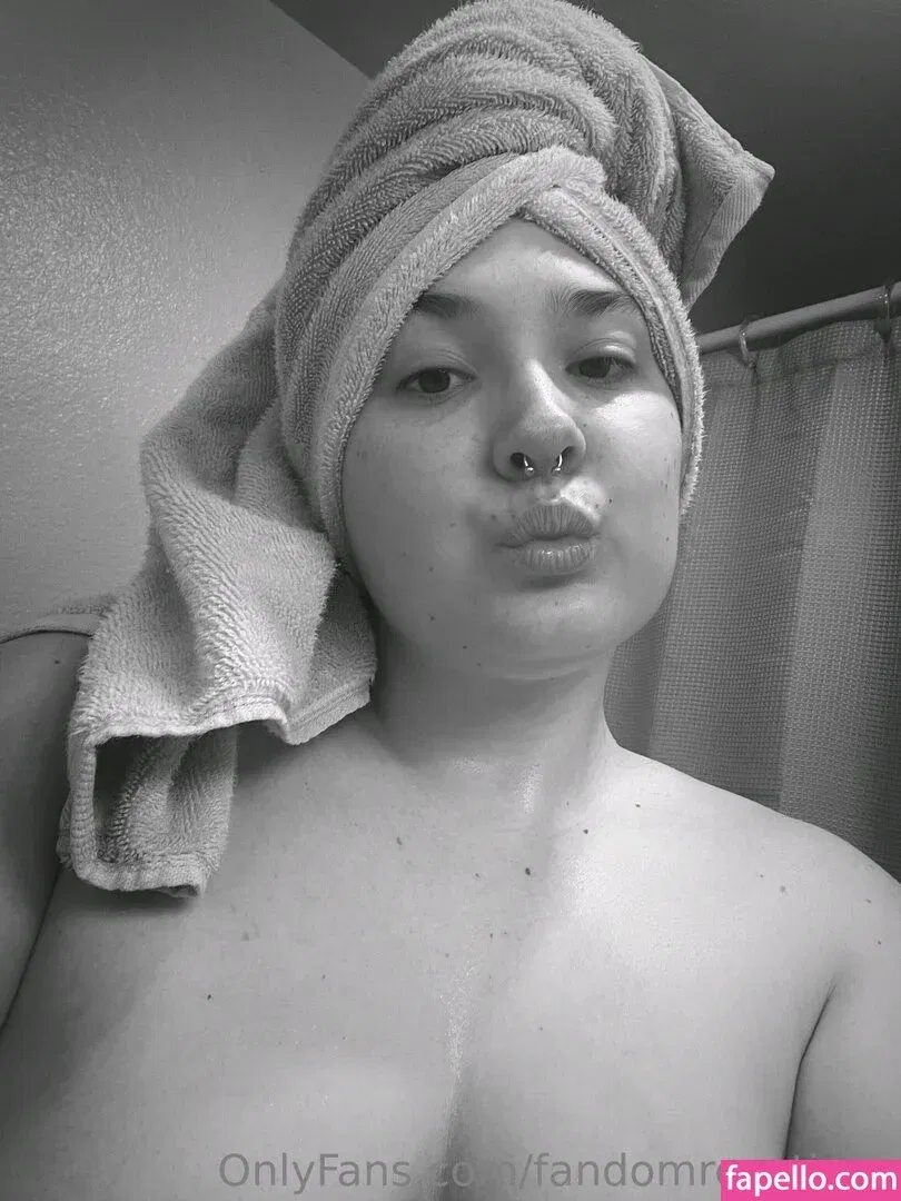 FandomReactions / fandomreactgirls Onlyfans Photo Gallery 