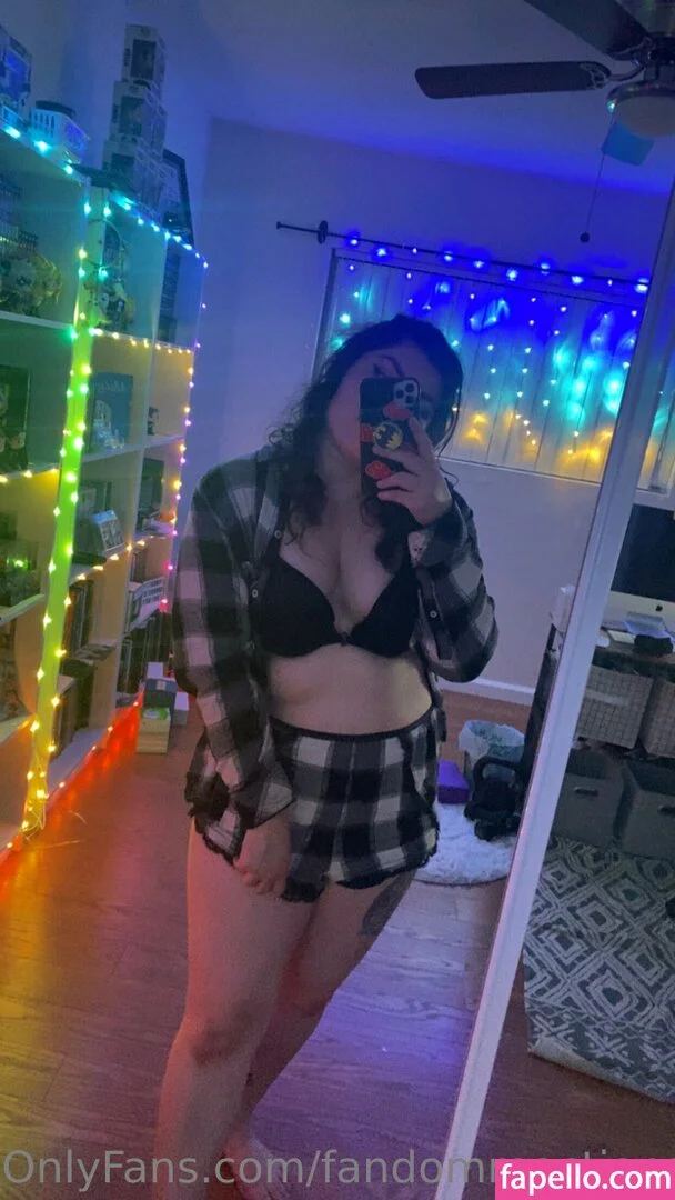 FandomReactions / fandomreactgirls Onlyfans Photo Gallery 