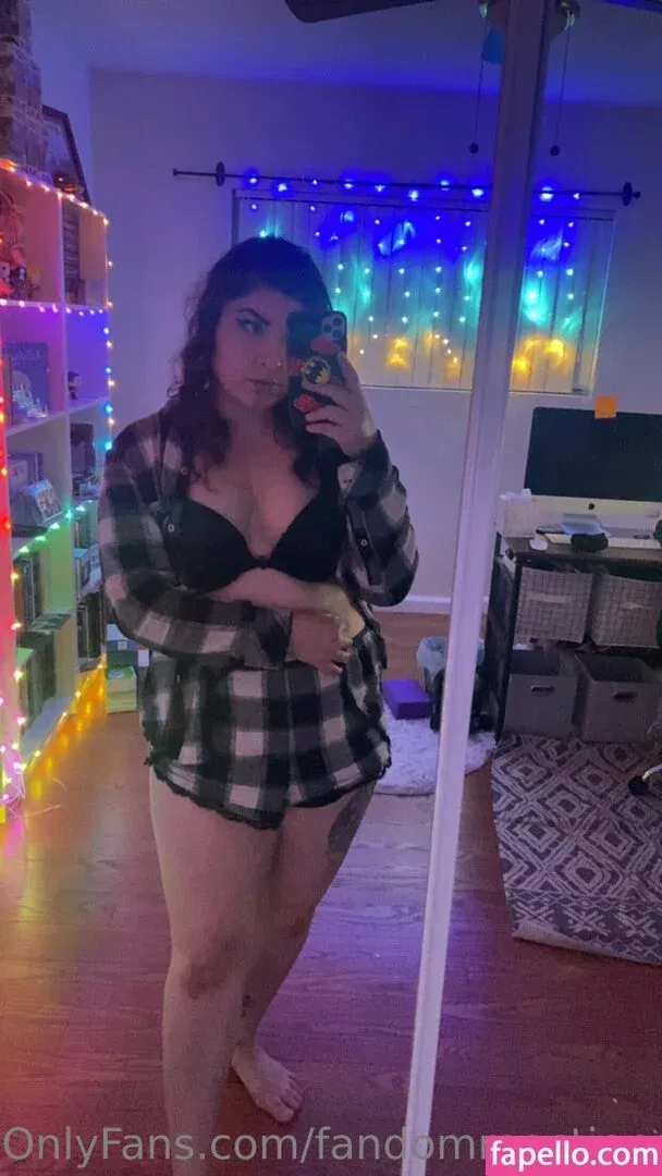 FandomReactions / fandomreactgirls Onlyfans Photo Gallery 