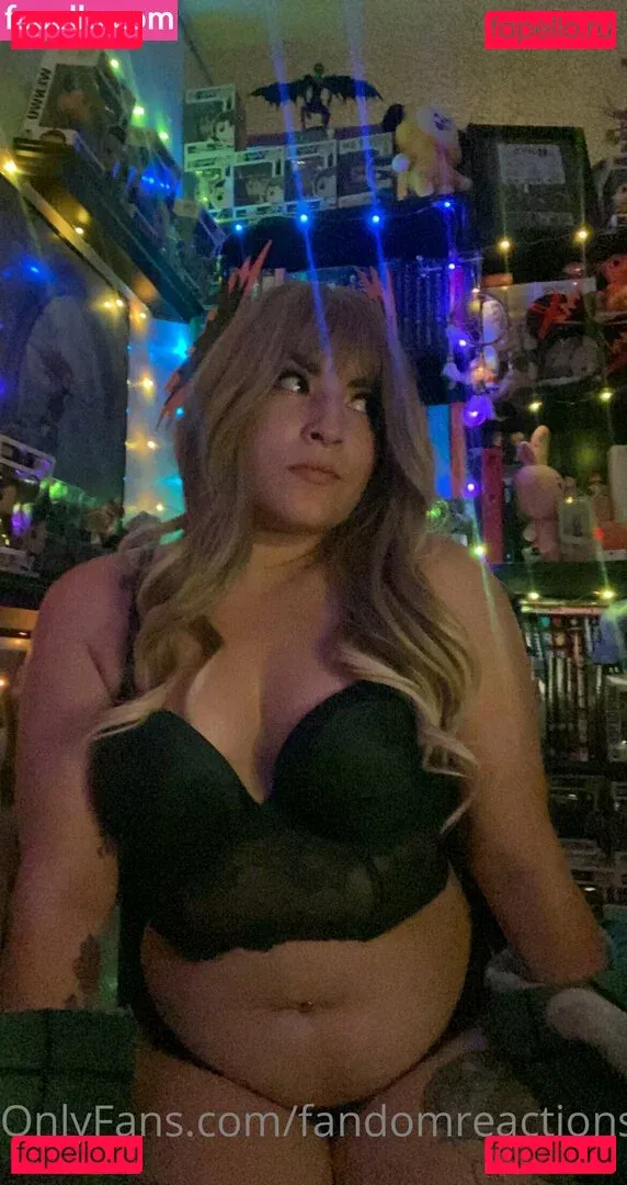 FandomReactions / fandomreactgirls Onlyfans Photo Gallery 