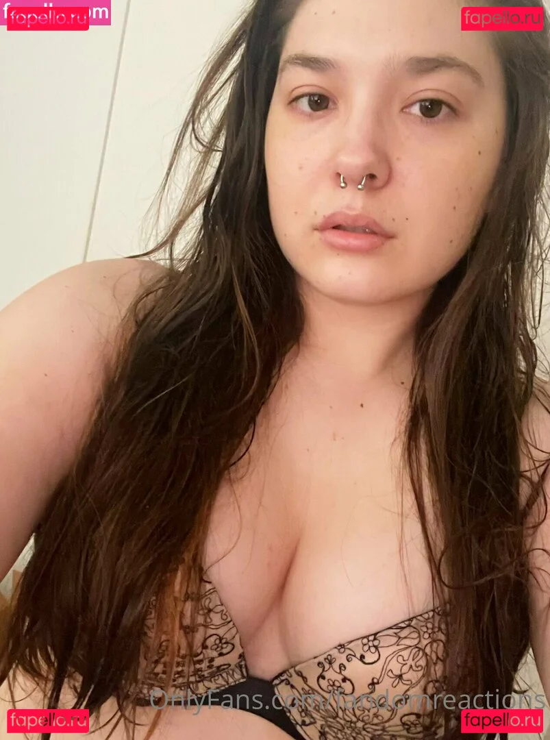 FandomReactions / fandomreactgirls Onlyfans Photo Gallery 