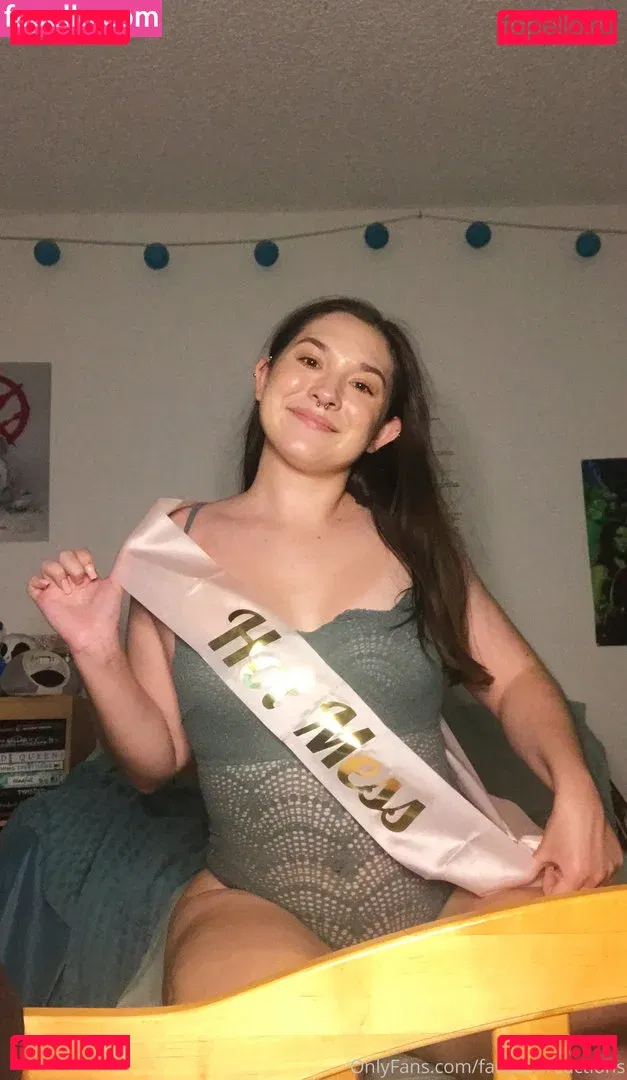 FandomReactions / fandomreactgirls Onlyfans Photo Gallery 