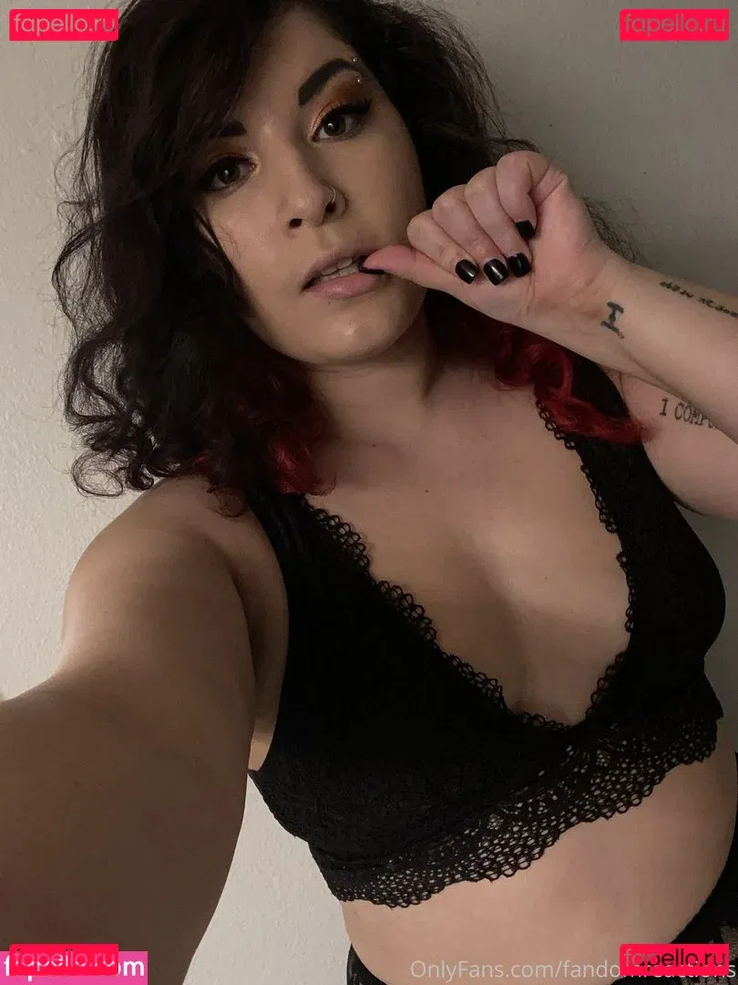 FandomReactions / fandomreactgirls Onlyfans Photo Gallery 