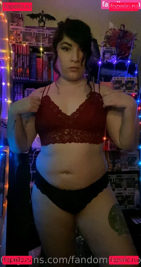 FandomReactions / fandomreactgirls Onlyfans Photo Gallery 