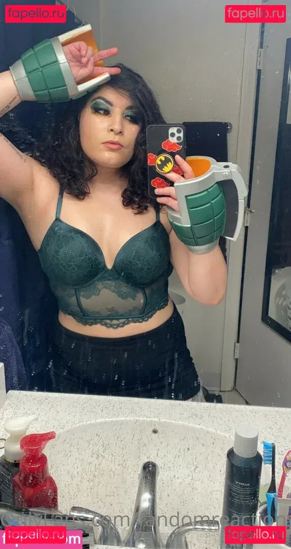 FandomReactions / fandomreactgirls Onlyfans Photo Gallery 