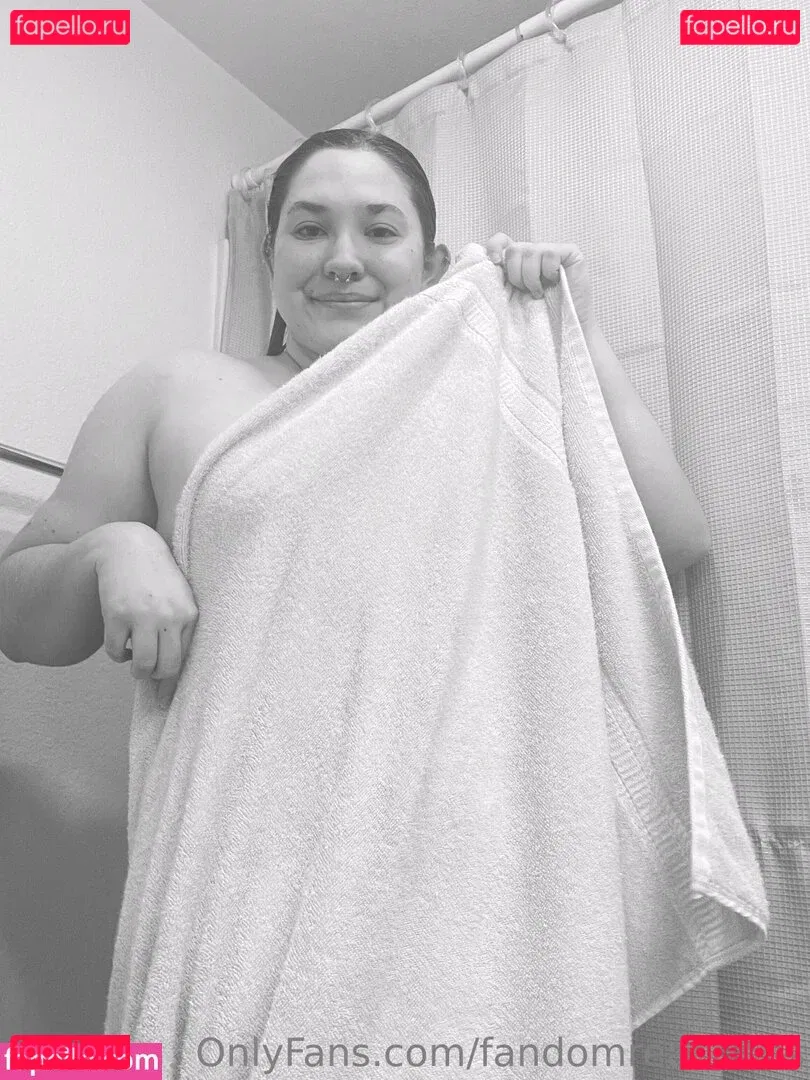 FandomReactions / fandomreactgirls Onlyfans Photo Gallery 