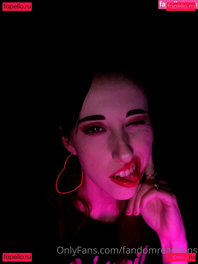 FandomReactions / fandomreactgirls Onlyfans Photo Gallery 