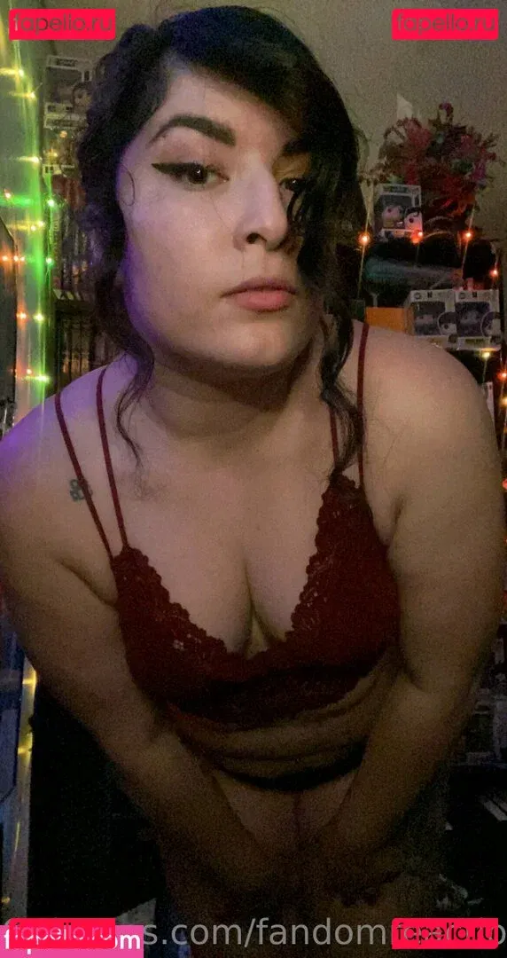 FandomReactions / fandomreactgirls Onlyfans Photo Gallery 