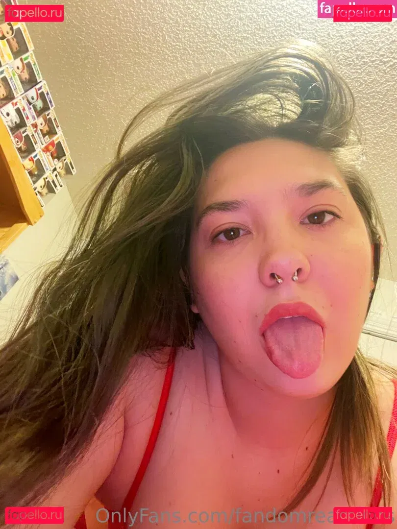 FandomReactions / fandomreactgirls Onlyfans Photo Gallery 