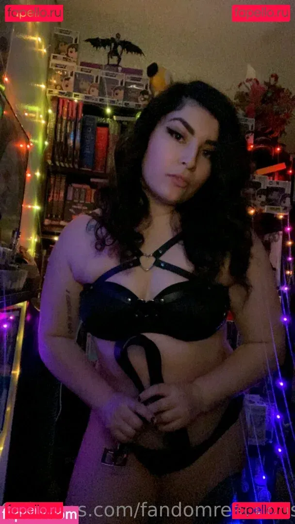 FandomReactions / fandomreactgirls Onlyfans Photo Gallery 