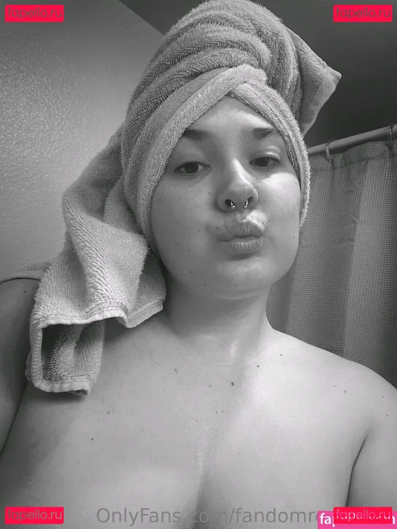 FandomReactions / fandomreactgirls Onlyfans Photo Gallery 