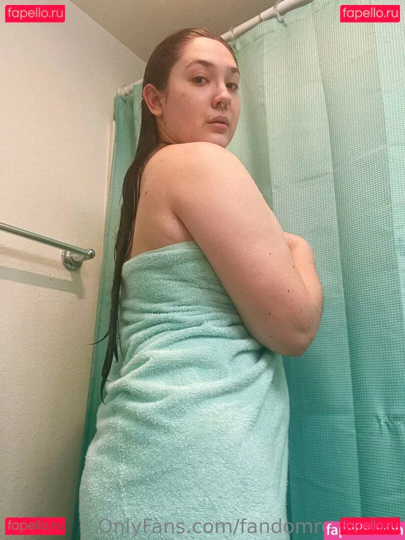 FandomReactions / fandomreactgirls Onlyfans Photo Gallery 