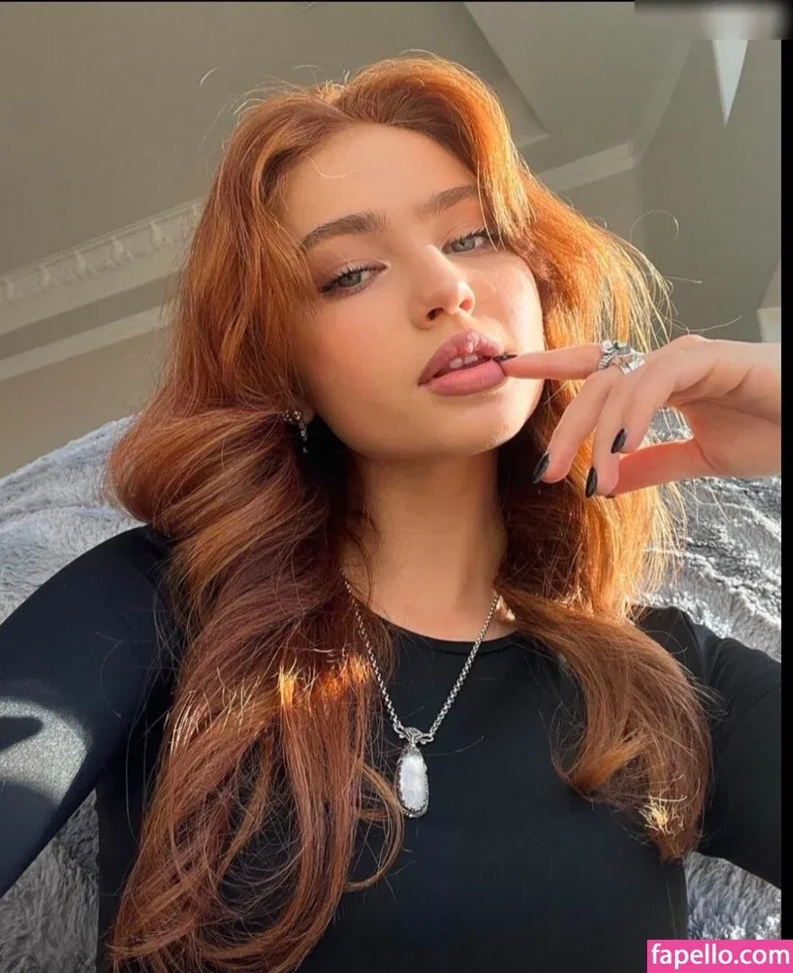 Renata Ri / renata_ri / ri.www / riwww Onlyfans Photo Gallery 