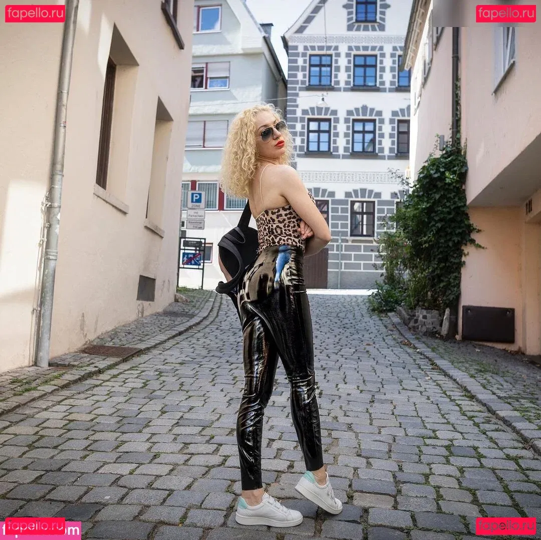 katya_superb / katyasuperb Onlyfans Photo Gallery 