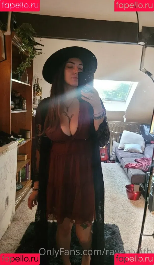 formerly bigtiddygothwifeaa / newmoonrave / ravenlylith Onlyfans Photo Gallery 