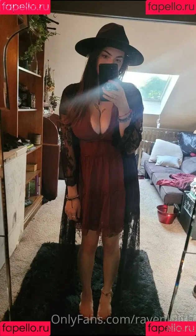 formerly bigtiddygothwifeaa / newmoonrave / ravenlylith Onlyfans Photo Gallery 