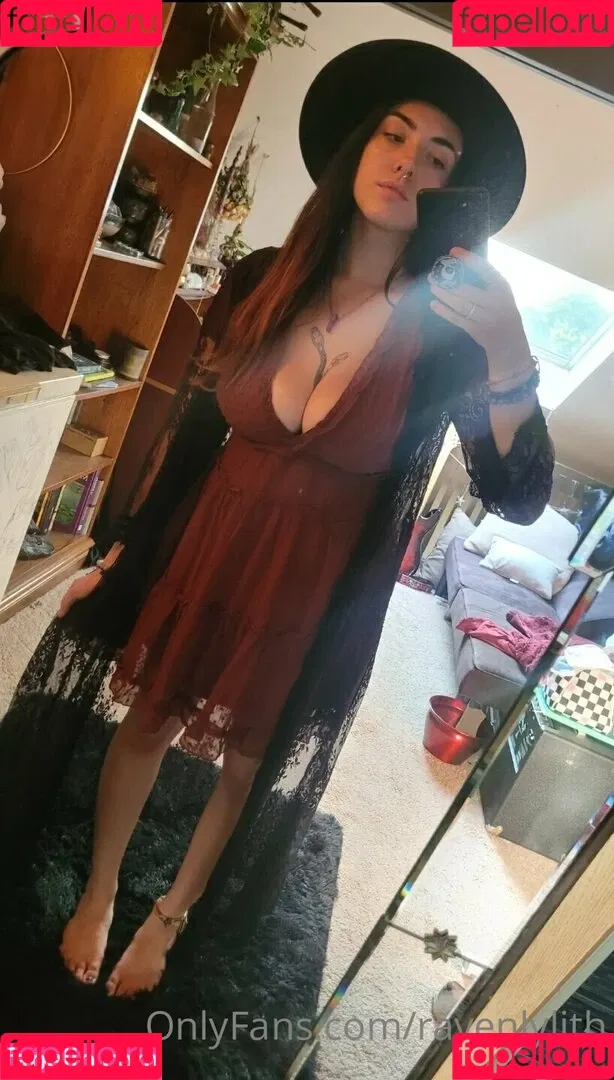 formerly bigtiddygothwifeaa / newmoonrave / ravenlylith Onlyfans Photo Gallery 