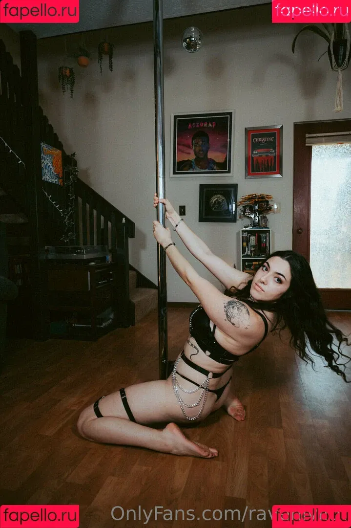 formerly bigtiddygothwifeaa / newmoonrave / ravenlylith Onlyfans Photo Gallery 