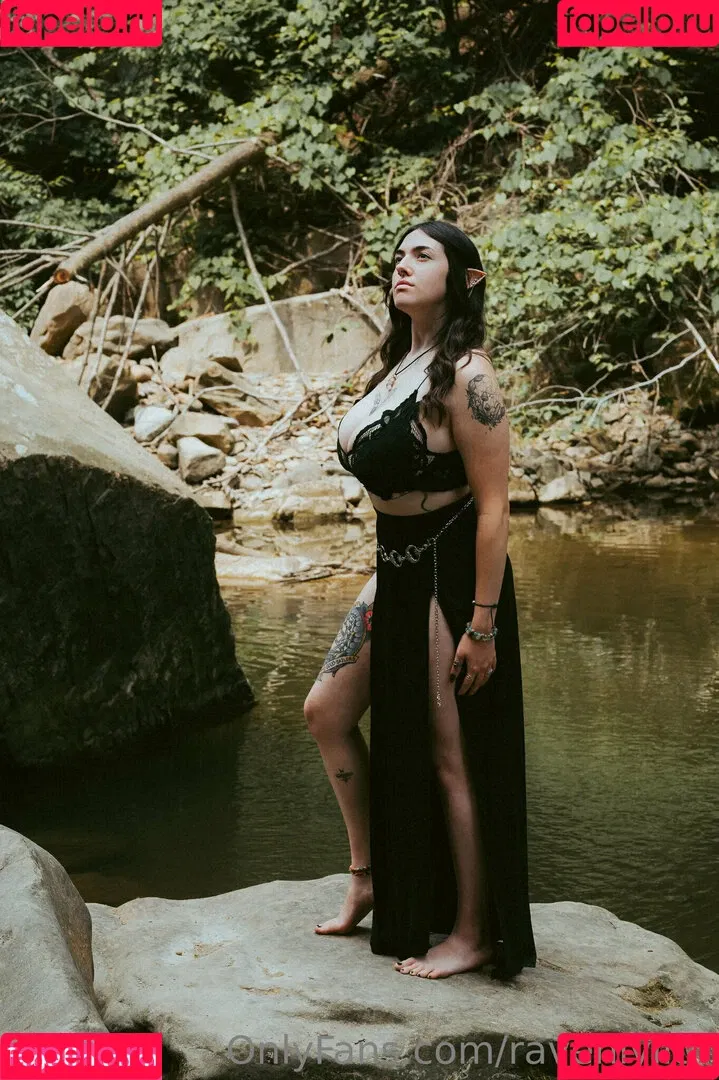 formerly bigtiddygothwifeaa / newmoonrave / ravenlylith Onlyfans Photo Gallery 