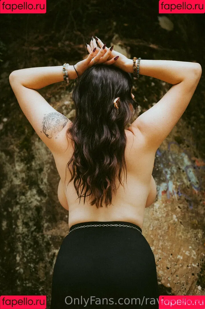 formerly bigtiddygothwifeaa / newmoonrave / ravenlylith Onlyfans Photo Gallery 