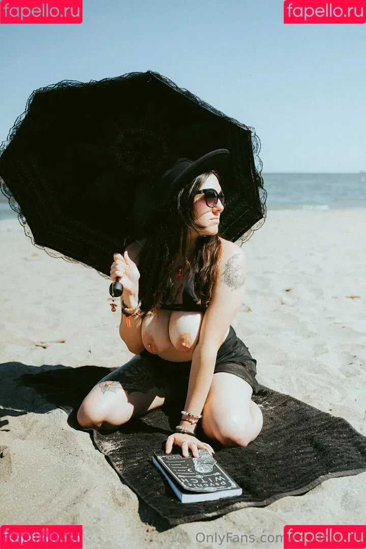 formerly bigtiddygothwifeaa / newmoonrave / ravenlylith Onlyfans Photo Gallery 