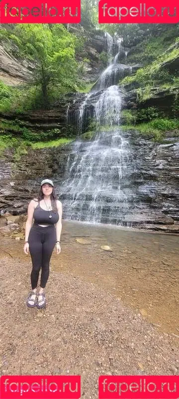 formerly bigtiddygothwifeaa / newmoonrave / ravenlylith Onlyfans Photo Gallery 