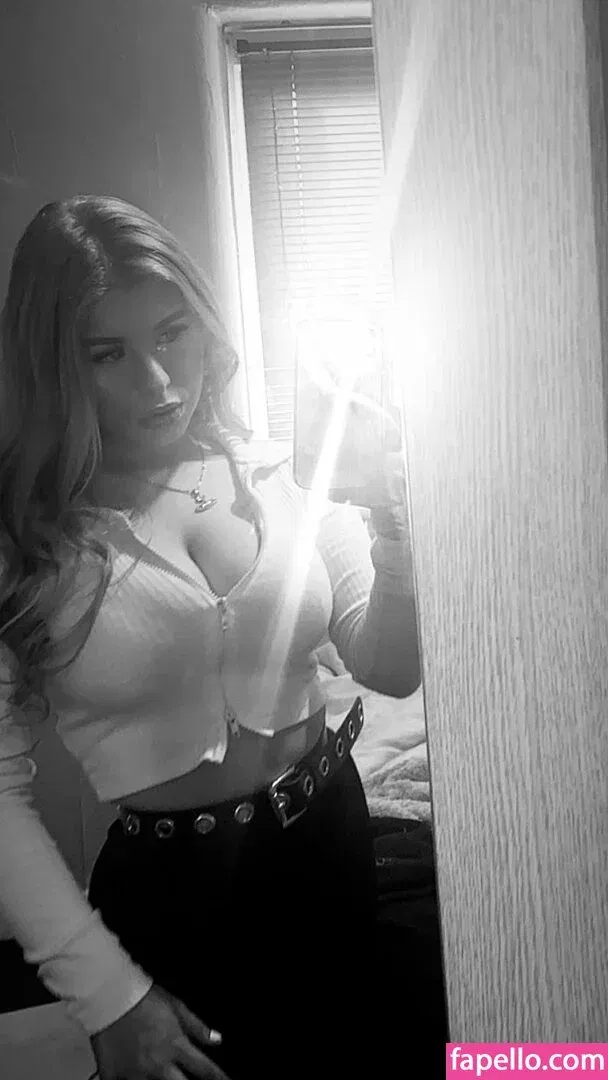 Isabelle Rose / hellsbelsrose / isabellrrose Onlyfans Photo Gallery 