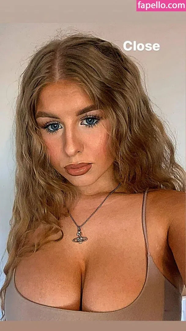 Isabelle Rose / hellsbelsrose / isabellrrose Onlyfans Photo Gallery 