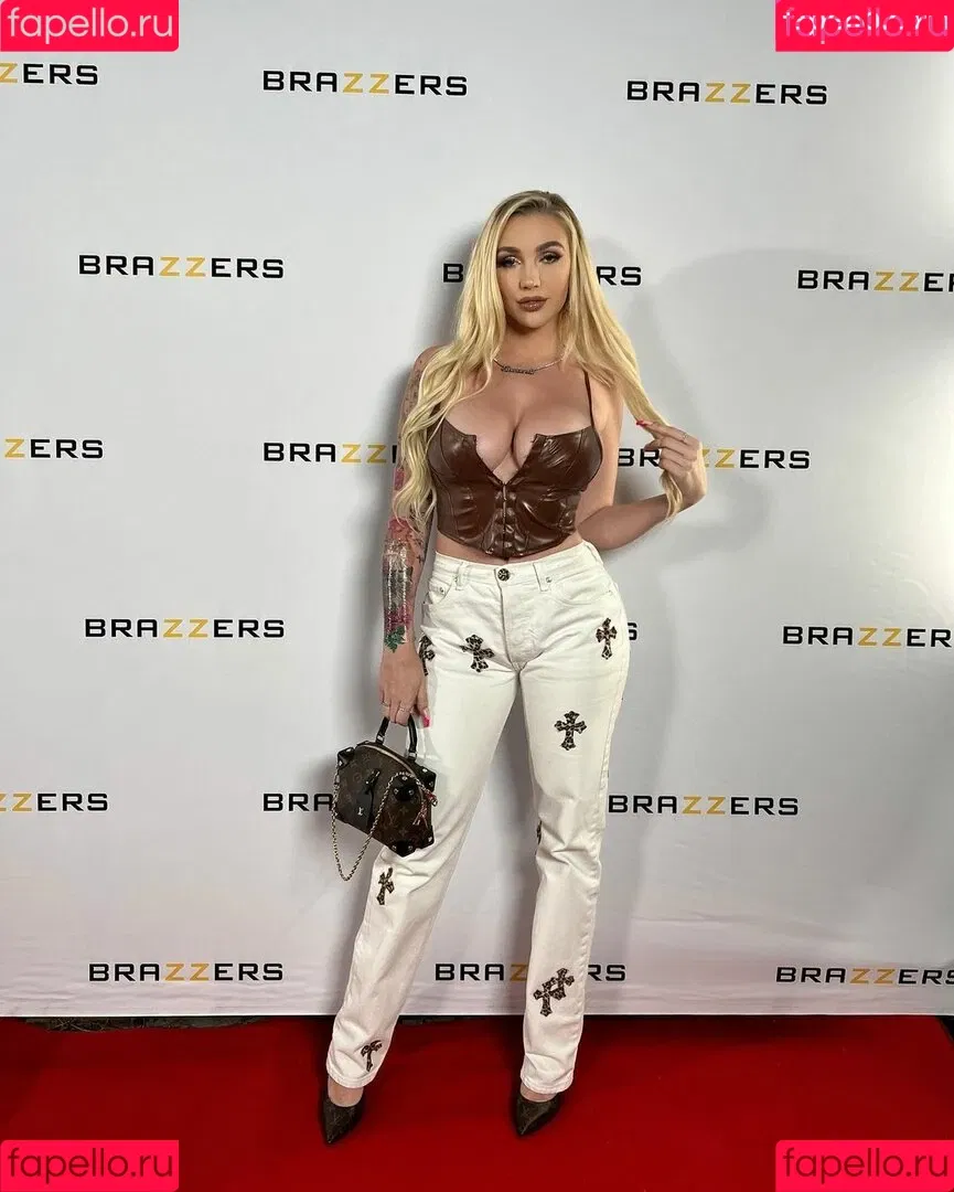 Kendra Sunderland / kslibrarygirl / therealkslibrarygirl Onlyfans Photo Gallery 