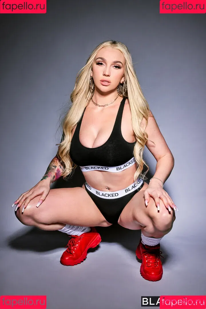 Kendra Sunderland / kslibrarygirl / therealkslibrarygirl Onlyfans Photo Gallery 