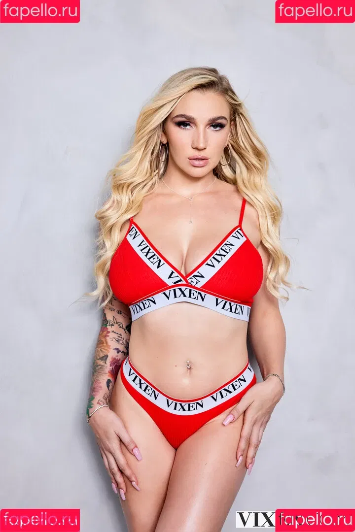 Kendra Sunderland / kslibrarygirl / therealkslibrarygirl Onlyfans Photo Gallery 
