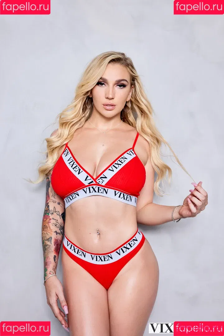 Kendra Sunderland / kslibrarygirl / therealkslibrarygirl Onlyfans Photo Gallery 