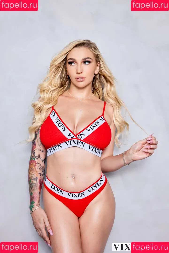 Kendra Sunderland / kslibrarygirl / therealkslibrarygirl Onlyfans Photo Gallery 