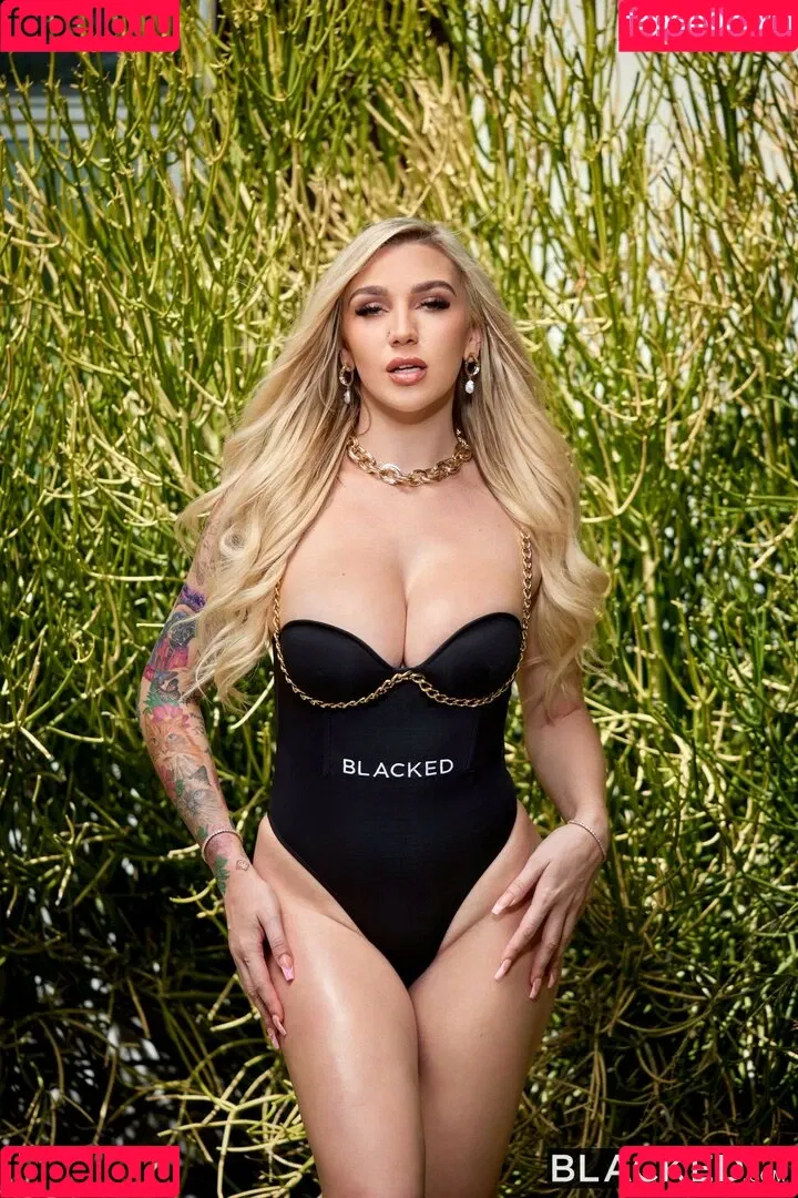 Kendra Sunderland / kslibrarygirl / therealkslibrarygirl Onlyfans Photo Gallery 