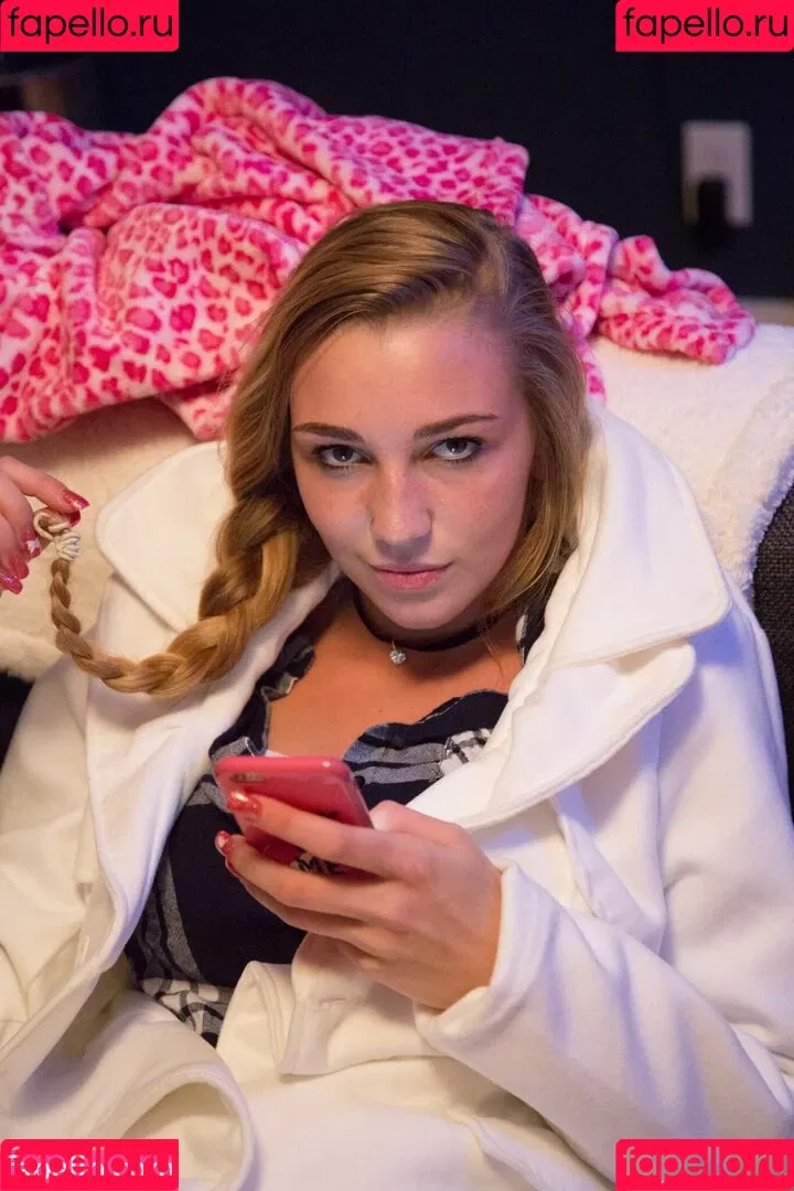 Kendra Sunderland / kslibrarygirl / therealkslibrarygirl Onlyfans Photo Gallery 