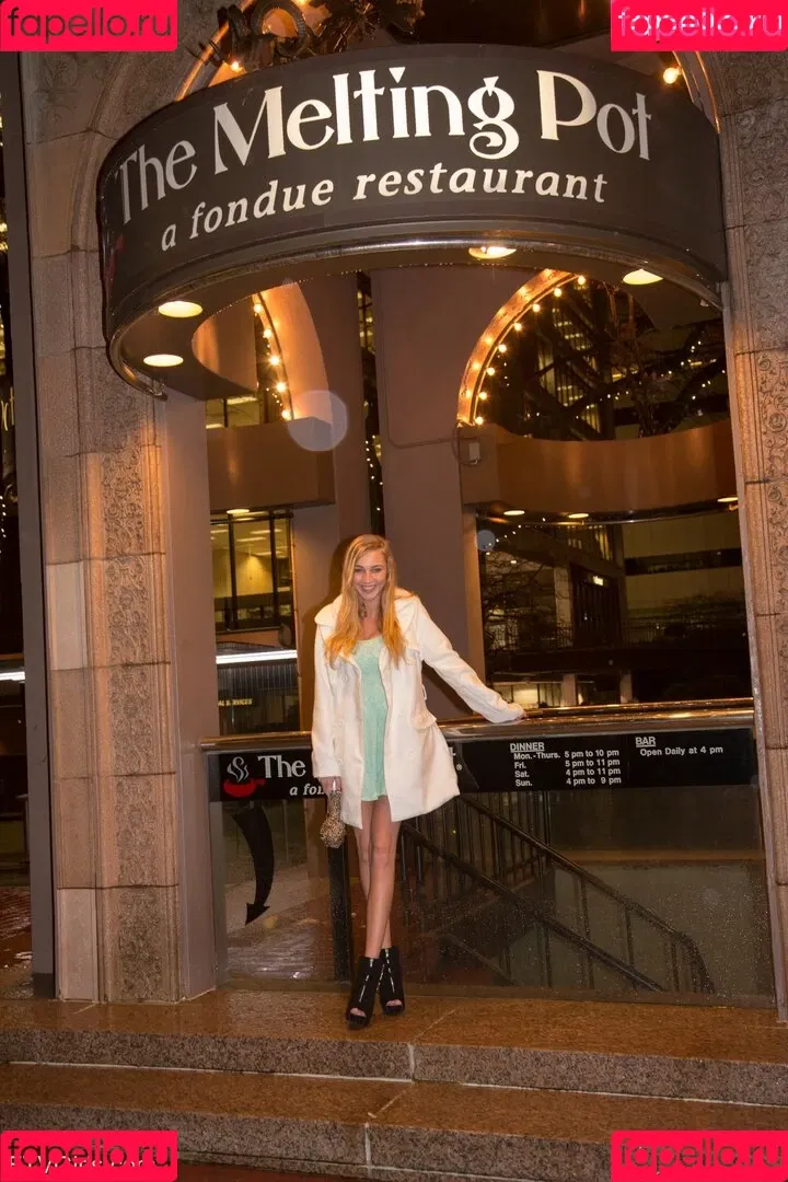 Kendra Sunderland / kslibrarygirl / therealkslibrarygirl Onlyfans Photo Gallery 
