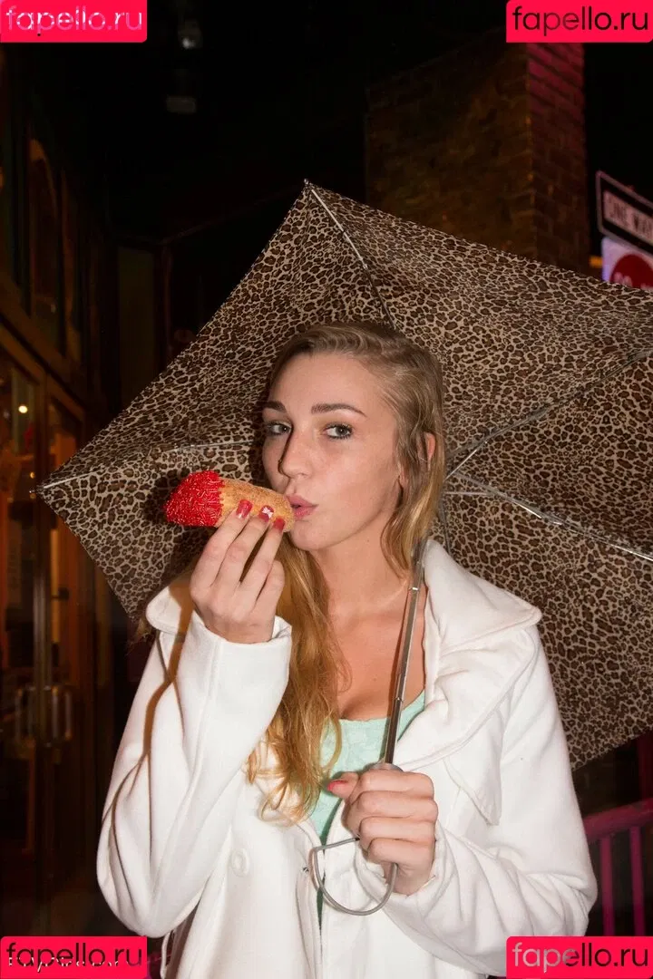 Kendra Sunderland / kslibrarygirl / therealkslibrarygirl Onlyfans Photo Gallery 