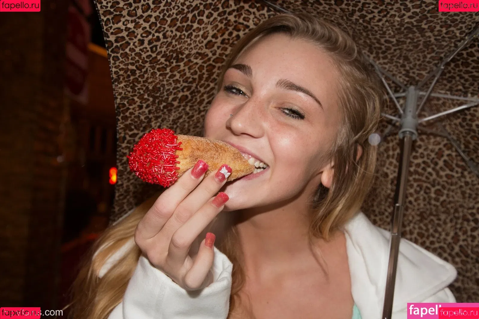 Kendra Sunderland / kslibrarygirl / therealkslibrarygirl Onlyfans Photo Gallery 