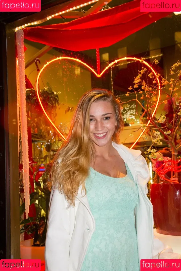 Kendra Sunderland / kslibrarygirl / therealkslibrarygirl Onlyfans Photo Gallery 