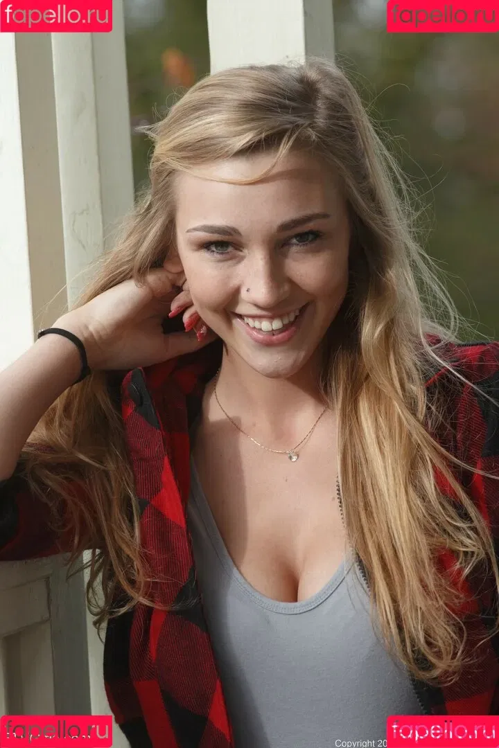 Kendra Sunderland / kslibrarygirl / therealkslibrarygirl Onlyfans Photo Gallery 