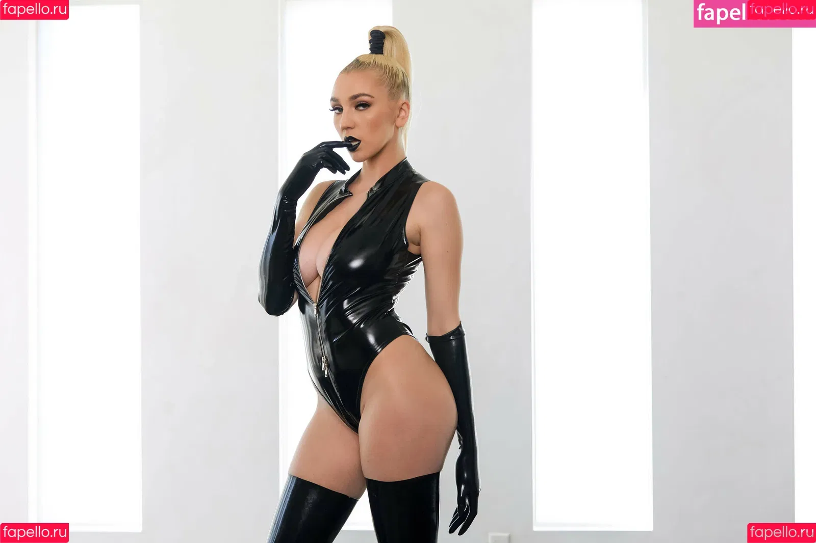 Kendra Sunderland / kslibrarygirl / therealkslibrarygirl Onlyfans Photo Gallery 