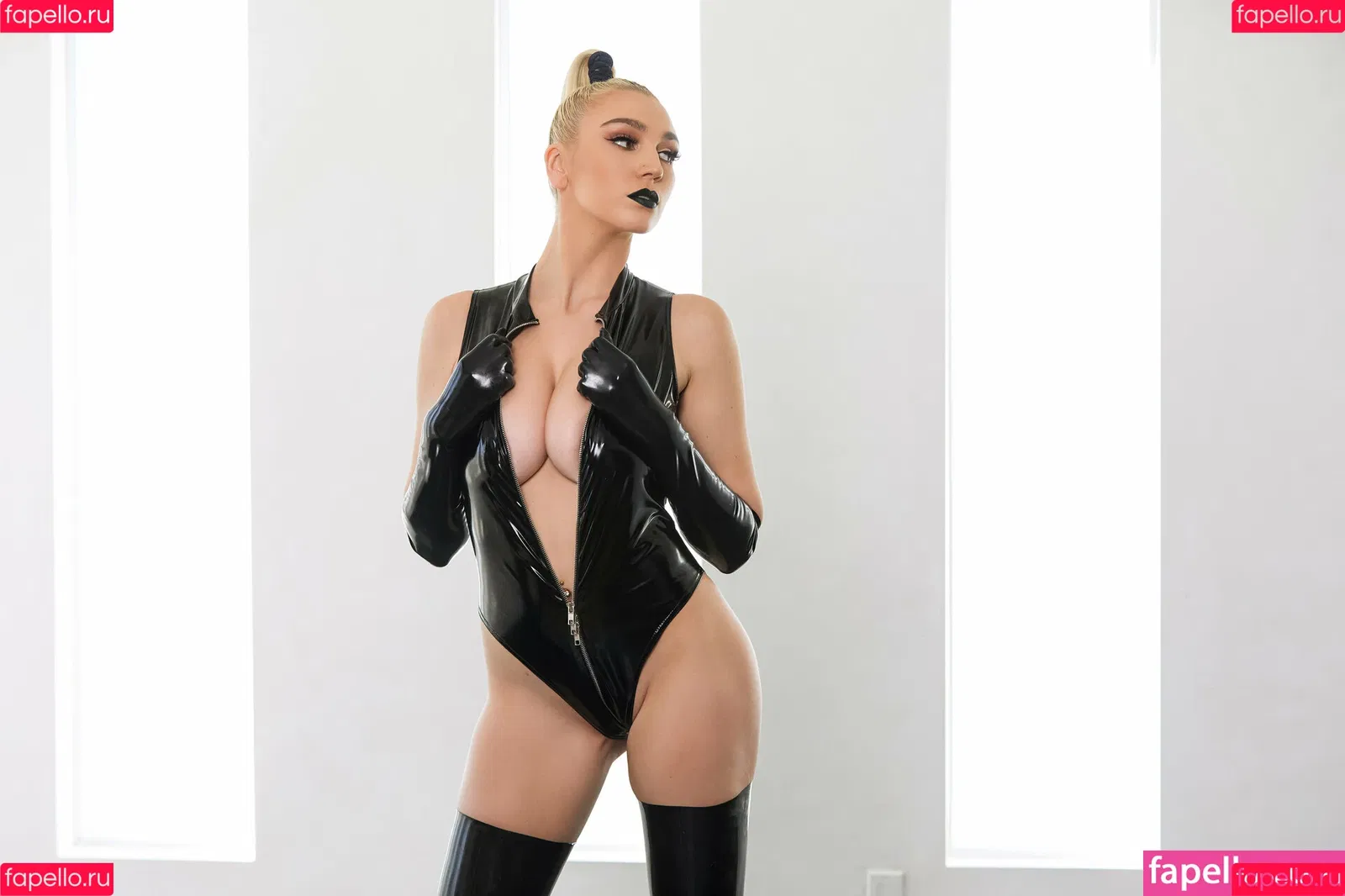 Kendra Sunderland / kslibrarygirl / therealkslibrarygirl Onlyfans Photo Gallery 