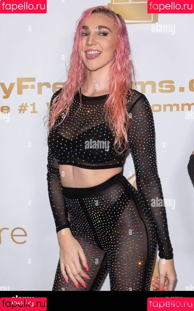 Kendra Sunderland / kslibrarygirl / therealkslibrarygirl Onlyfans Photo Gallery 